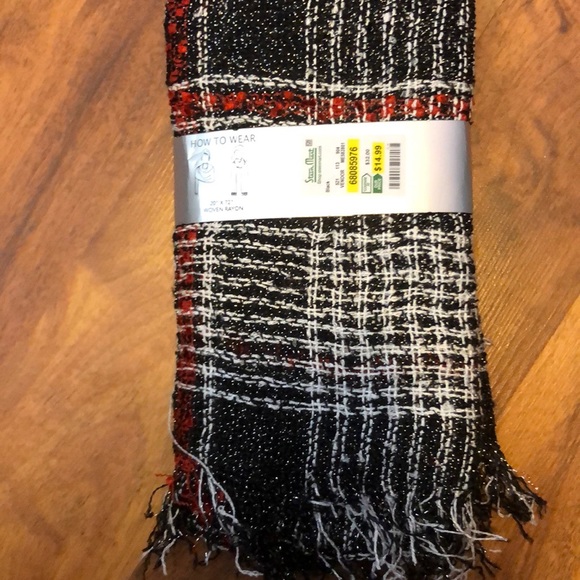 Scarf / Wrap made by Max Edition NWT - Picture 2 of 5